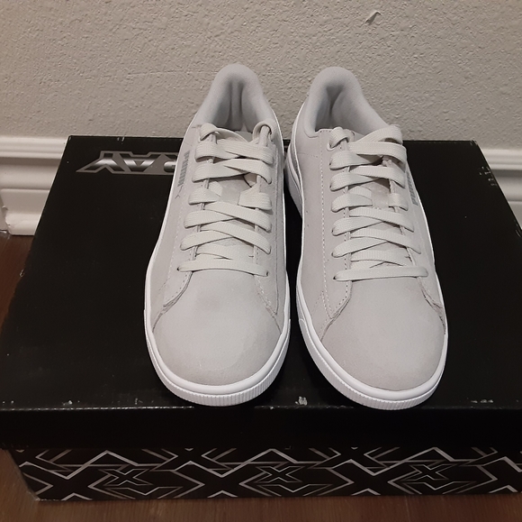 Puma - Picture 4 of 4